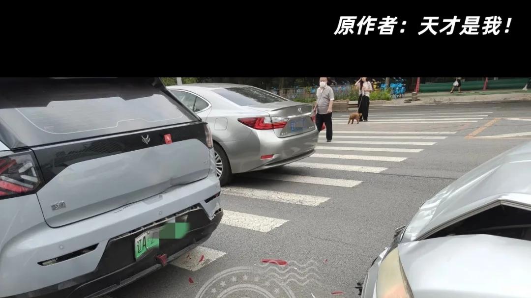 吨位差距悬殊的车祸：极狐 T1 正面硬刚八轮重卡，高强车身守住座舱安全