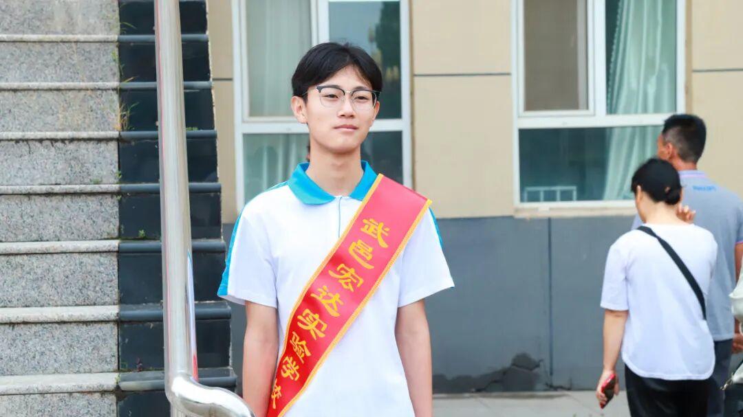 满“新”欢喜遇见你 武邑宏达实验2026级新生领取录取通知书