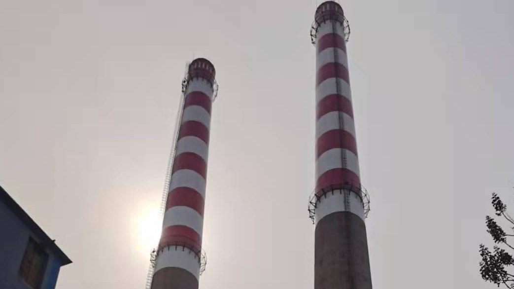 烟囱外壁美化及航标涂刷 翻新航标除旧貌