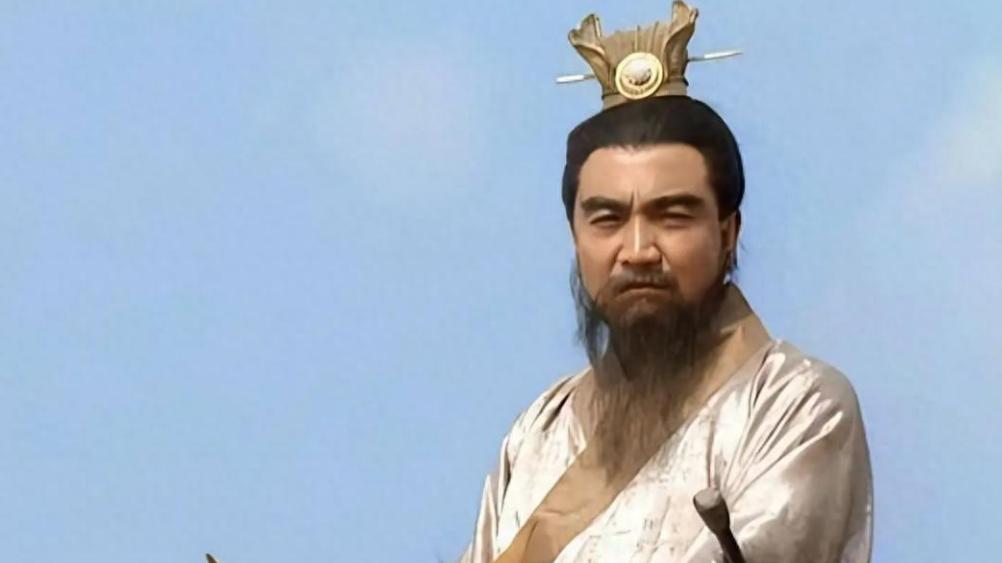 刘备寄人篱下、后院种菜，却被视作唯一对手，曹操看穿了什么？