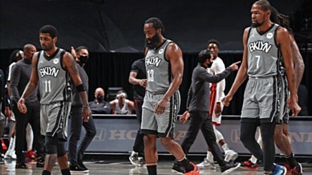 欧文又不让人省心，跑到边境墙表达不满，球队老板气坏了