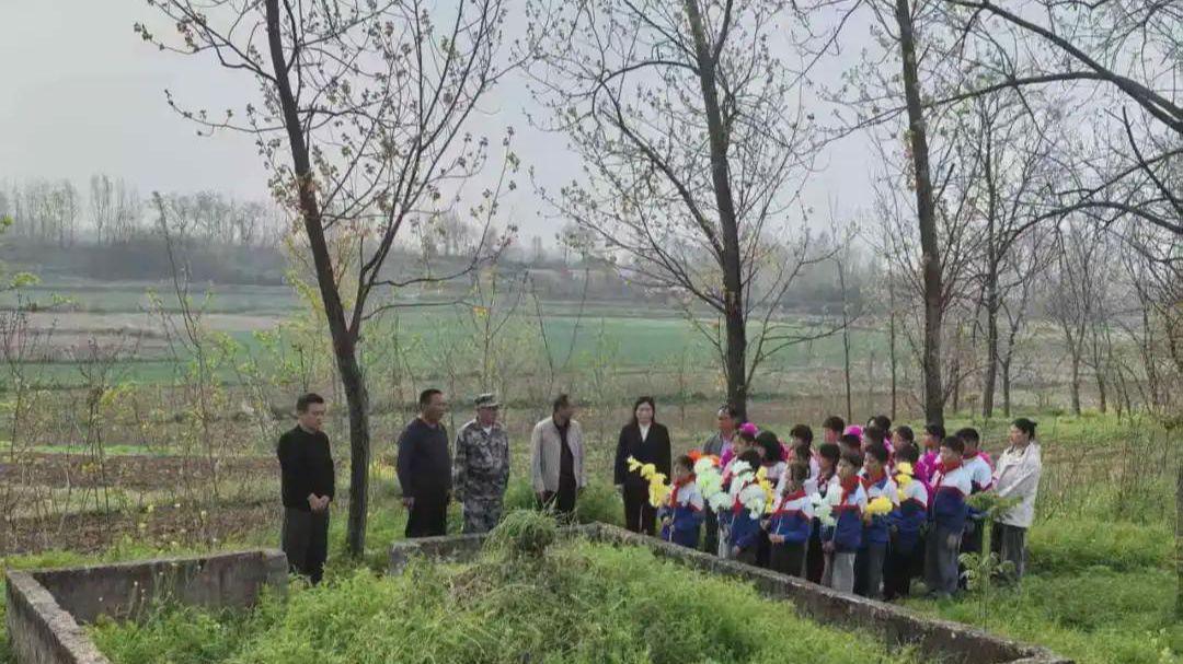 信阳市平桥区邢集镇：缅怀革命先烈 传承红色基因