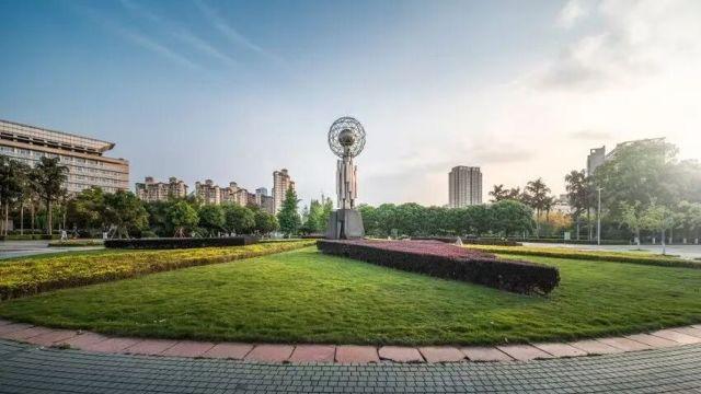 王牌石油工程组598分，这个学校590~610分正好卡位