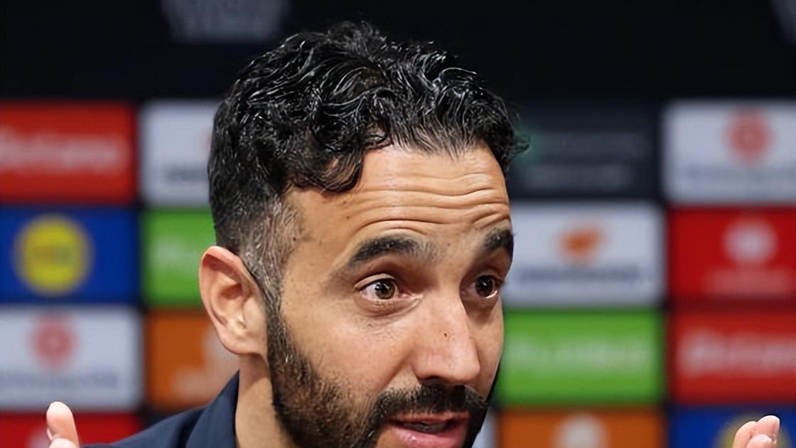 阿莫林利兹联赛前发布会：拒绝回应体系争议，痛陈阵容短板