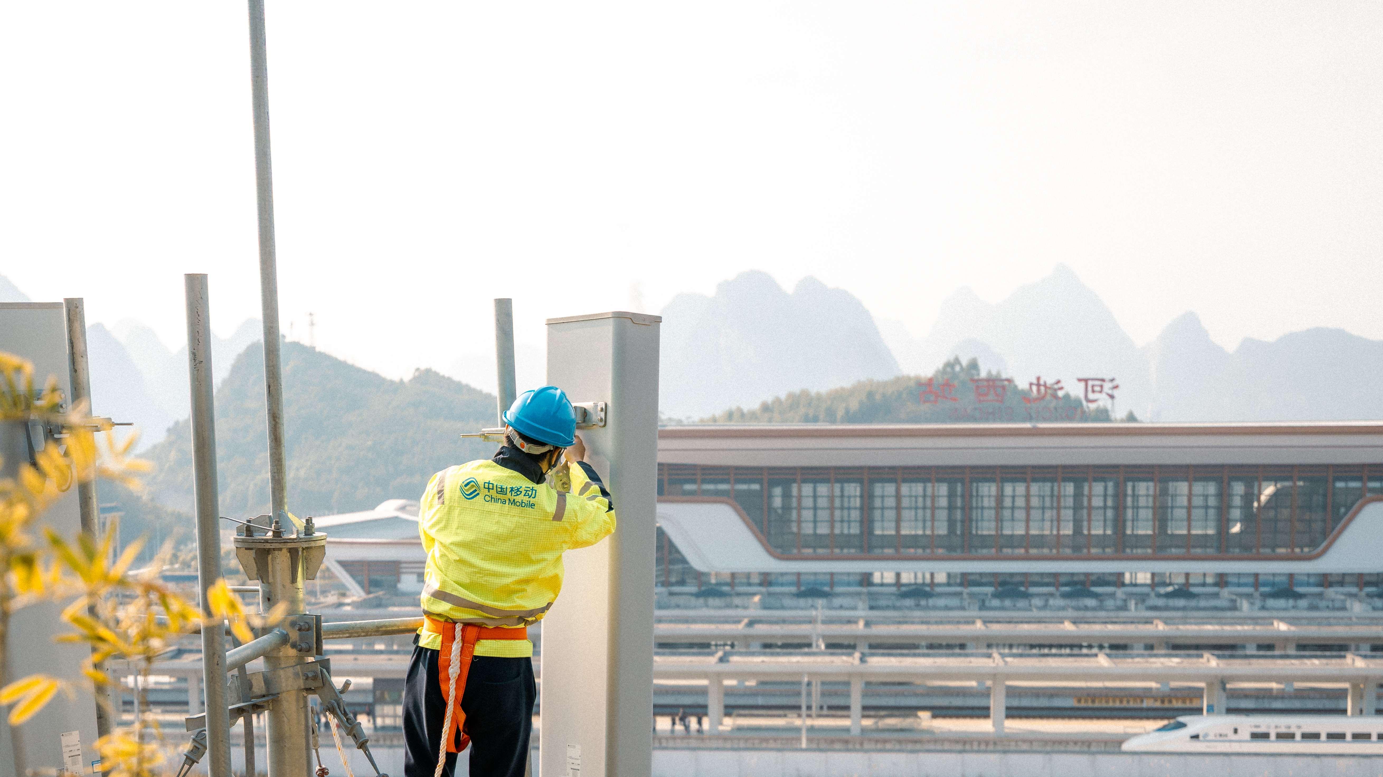 满格信号伴归途 河池移动温暖春运回家路