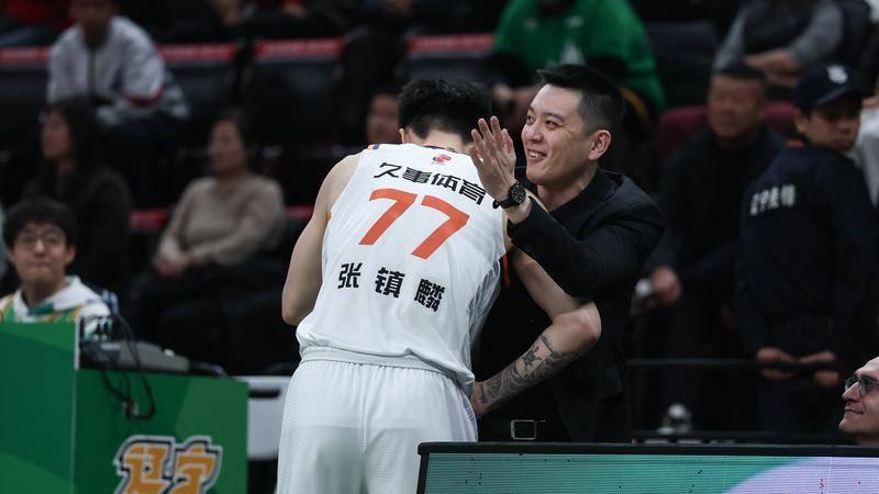郭艾伦杨鸣同时解说“京沪大战” 张镇麟弗格状态火热