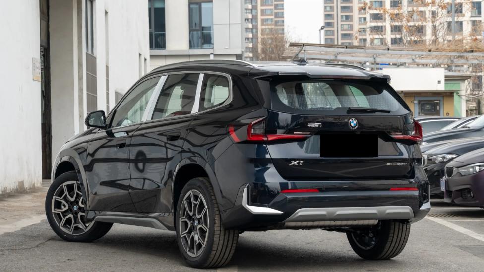 基础性能达标，舒适性配置太少，宝马X1到底值得入手吗？