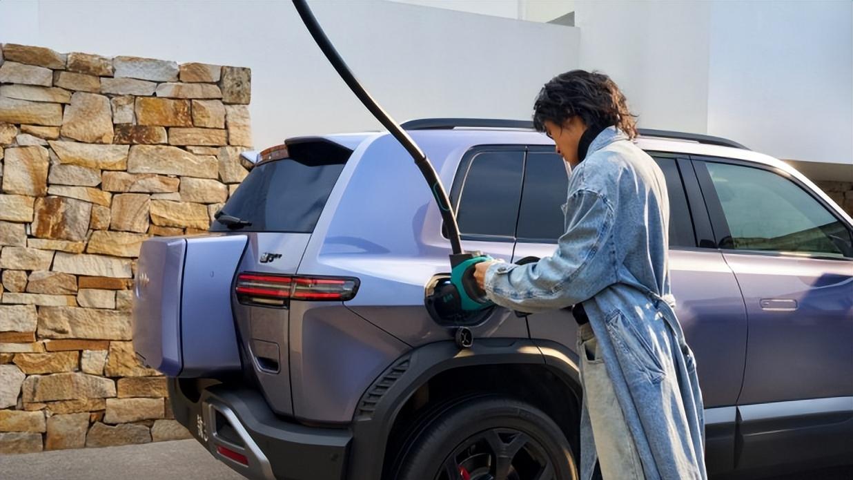 15万级纯电首选？方程豹钛3闪充版上市，会大卖吗？