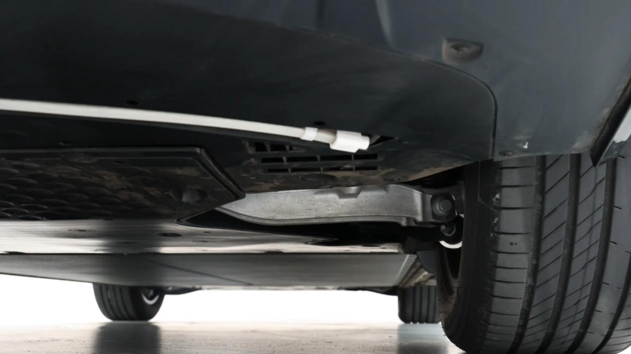 轴距3米、风阻0.245，小米YU7全面解析，25万级纯电SUV实力派？