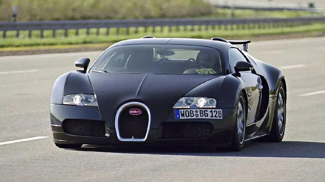 17.6万公里无大修？布加迪Chiron测试车四涡轮W16还在猛跑
