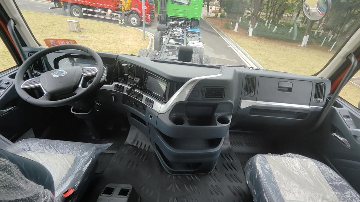 乘龙H7 8X4纯电自卸车：四大硬核优势！资源运输创富先锋