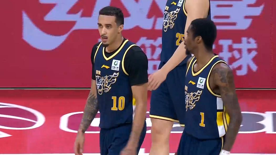 看了阿旺奎因互相甩锅拒投三分的名场面，才知道广东建队架构有多糟