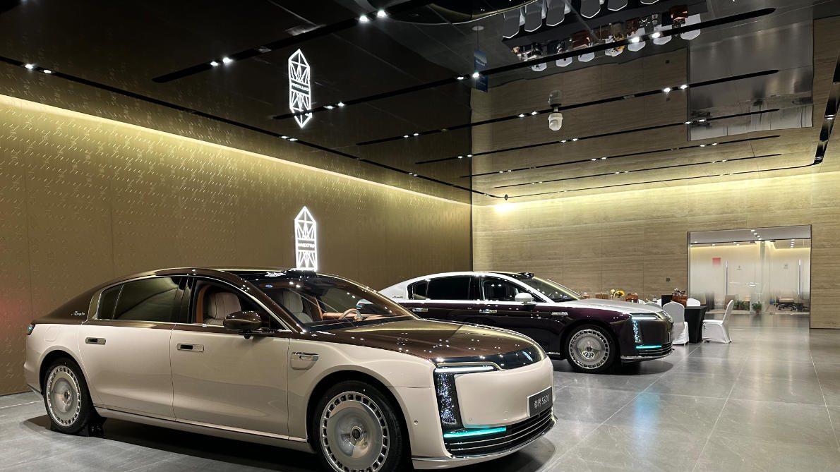 鸿蒙智行西安浐灞用户中心正式启幕，引领智能出行新体验