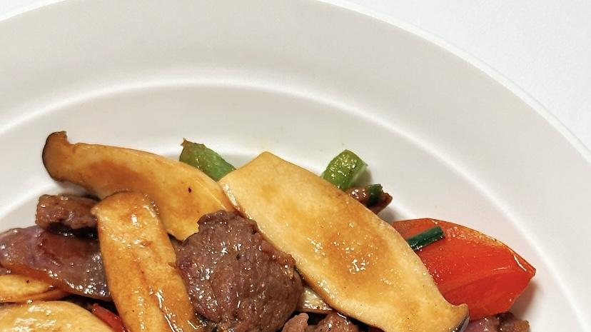 杏鲍菇炒牛肉：厨房里的“双鲜”CP，一口下去全是满足感！