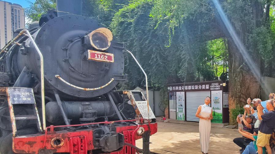 绿皮火车“驶”入家园——看万科社区如何用工业遗存“点亮”基层