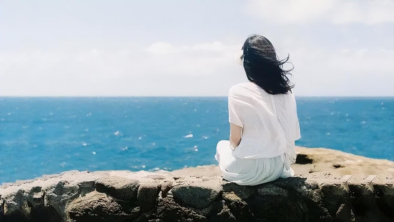 那个让你流泪的人，不值得你再次转身