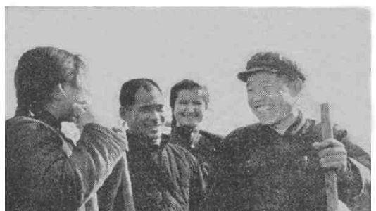 1975年《人民日报》上的老照片 广阔天地大有作为 知识青年在农村