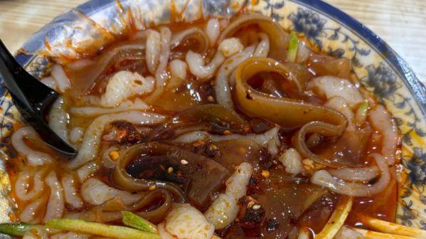 解锁餐桌小趣味｜蝌蚪粉，圆滚滚带尾巴，一口一个滑溜溜