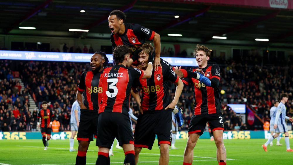 卖光主力真玩脱？英超黑马狂跌13位，土豪抢人还没停！