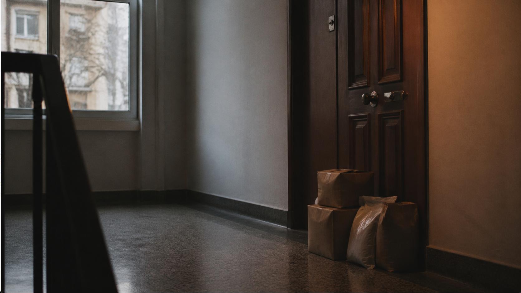 外国人两分钟就丢，中国人放一夜没事：不是运气，是有样东西一直在撑着