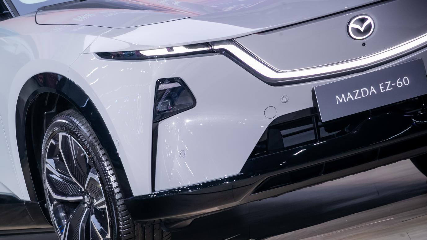 OTA不止堆料：EZ-60把关键信息抬上前挡