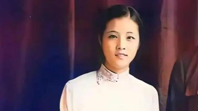 十九岁女学生，为何愿与五十六岁抗日司令成婚，前妻杀上门咋解决