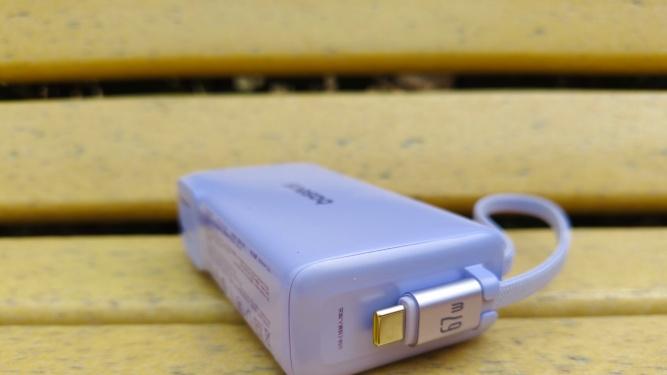 倍思67W三合一移动电源：差旅充电“全能王”，电脑、手机一充搞定