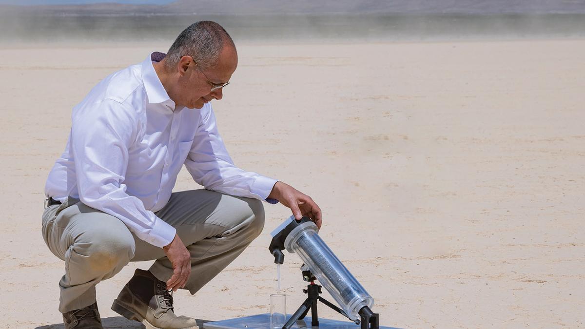 不用电、不插线、不耗油，沙漠里凭空出水——是科技奇迹，还是新资源战争的导火索？