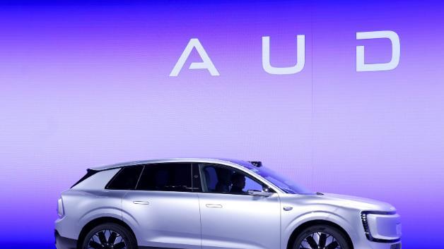 奥迪新车E7X用59英寸超感屏+quattro四驱义豪华电动新高度！