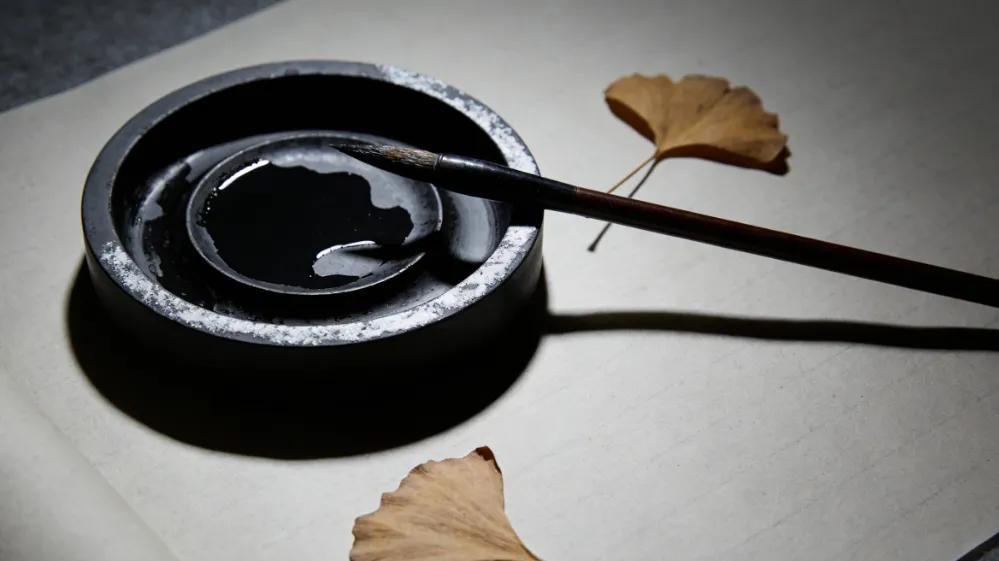 半生写尽沧桑，一生写尽疾苦，却写不透自己一世荒芜