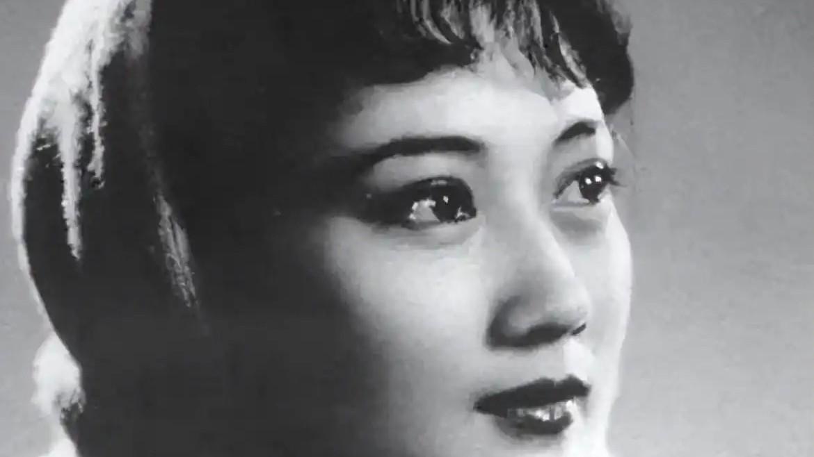 八一电影厂首任女厂长，为何五十九岁能成少将，如何成为传奇女神