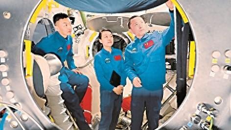 星海遨游 ，港澳同辉