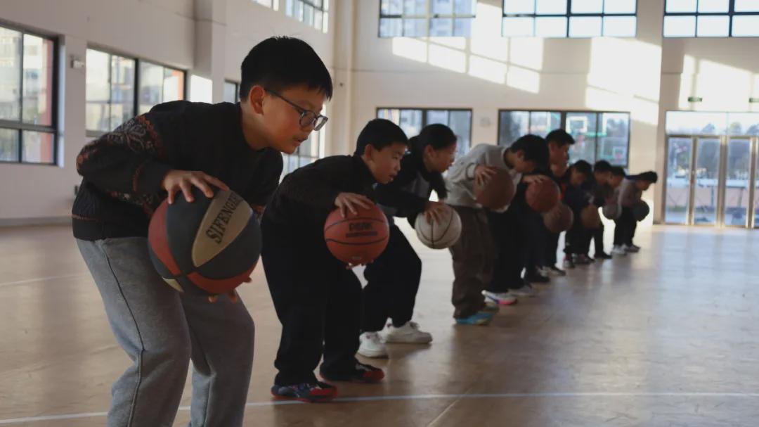 信阳市羊山外国语小学分校：根脉润童心 社团展风采
