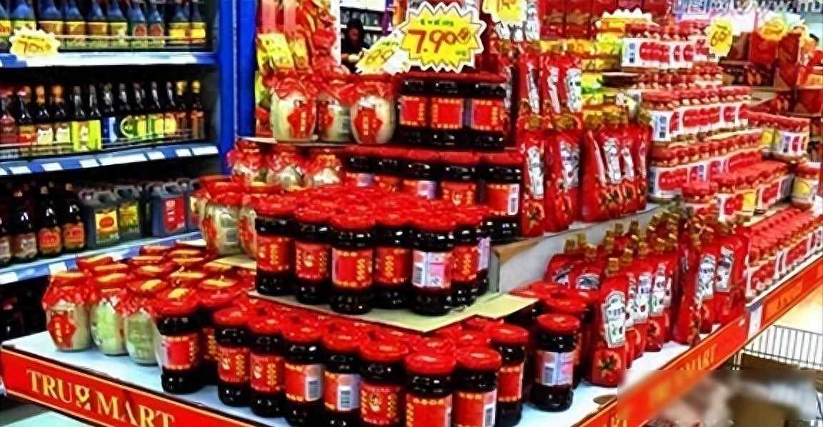 厨房里那瓶红盖调料，正悄悄改写中国人的味觉地图，它不声不响却掌控了七成外卖的底味