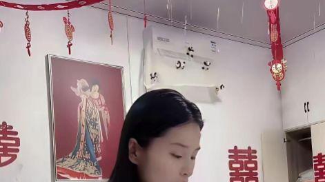 23岁纹身女晒带娃图被群嘲，女子哭诉：你们不懂我的美