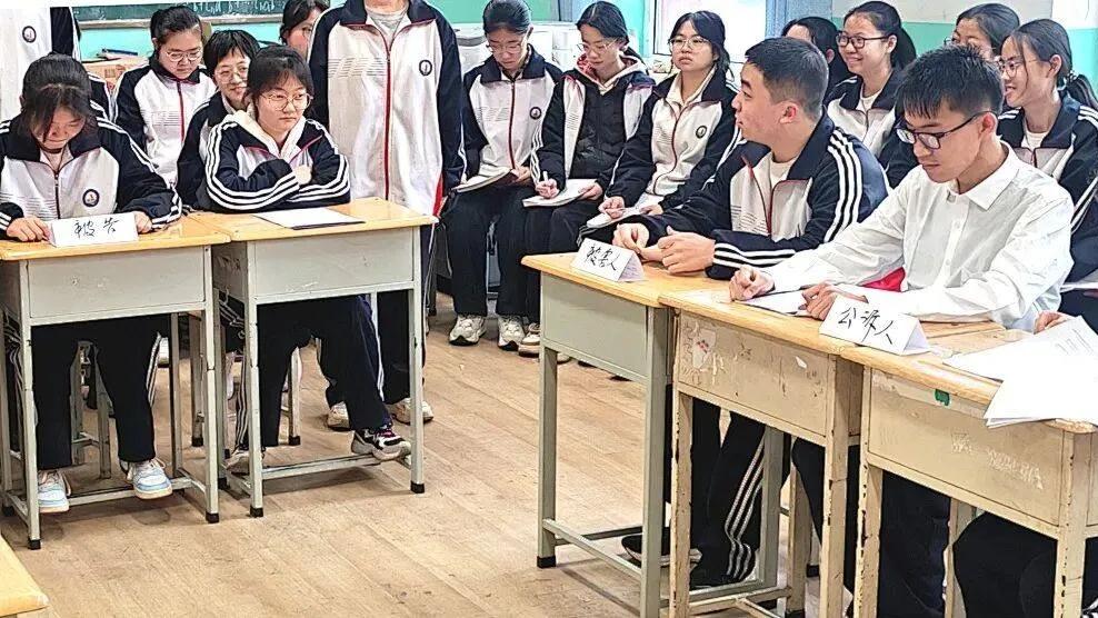 以“法”为镜 照亮青春 ——朔州市一中高二年级模拟法庭活动纪实