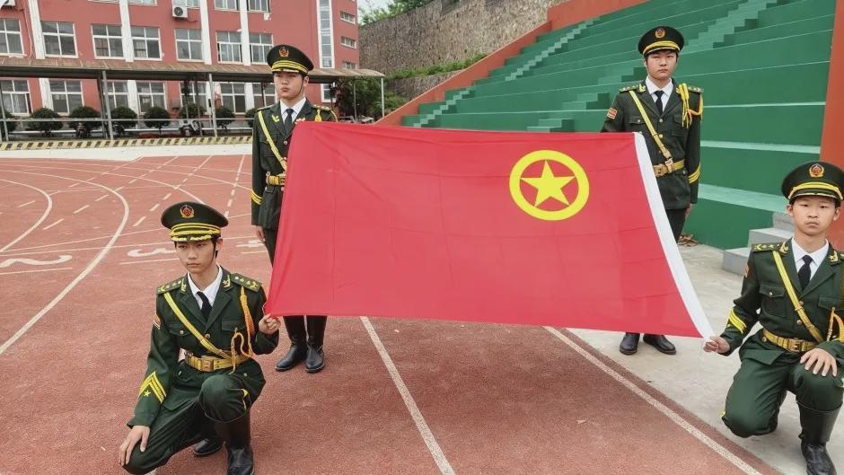 信阳市第一职高举行五四青年节升旗仪式暨新团员入团宣誓仪式