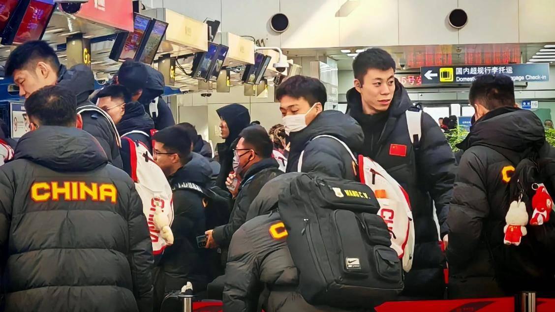 在刚刚！中国男篮14人名单公布！杜锋3大爱将入选，郭士强带6后卫