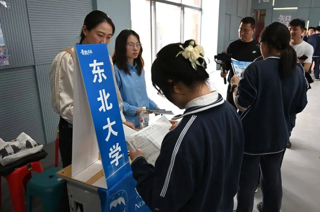 忻州实验中学把多所名校“搬”进了校园，现场人从众𠈌……