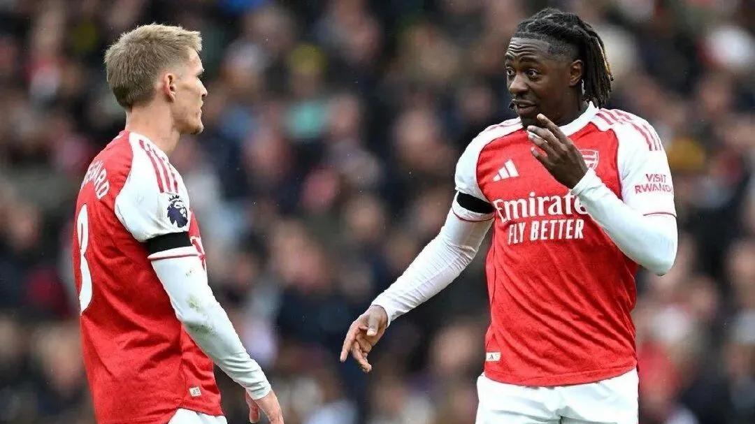 7000万先生连续4轮0出场！埃泽遭“雪藏”真相：幸福的烦恼？