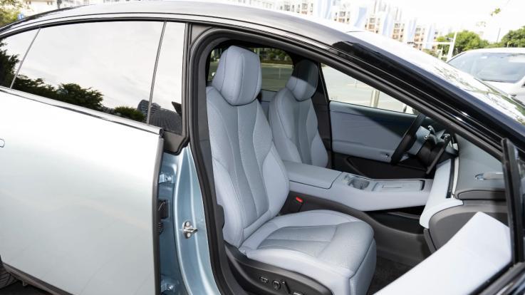 纯电续航430km，没电了还能接着跑，试驾小鹏P7+增程版