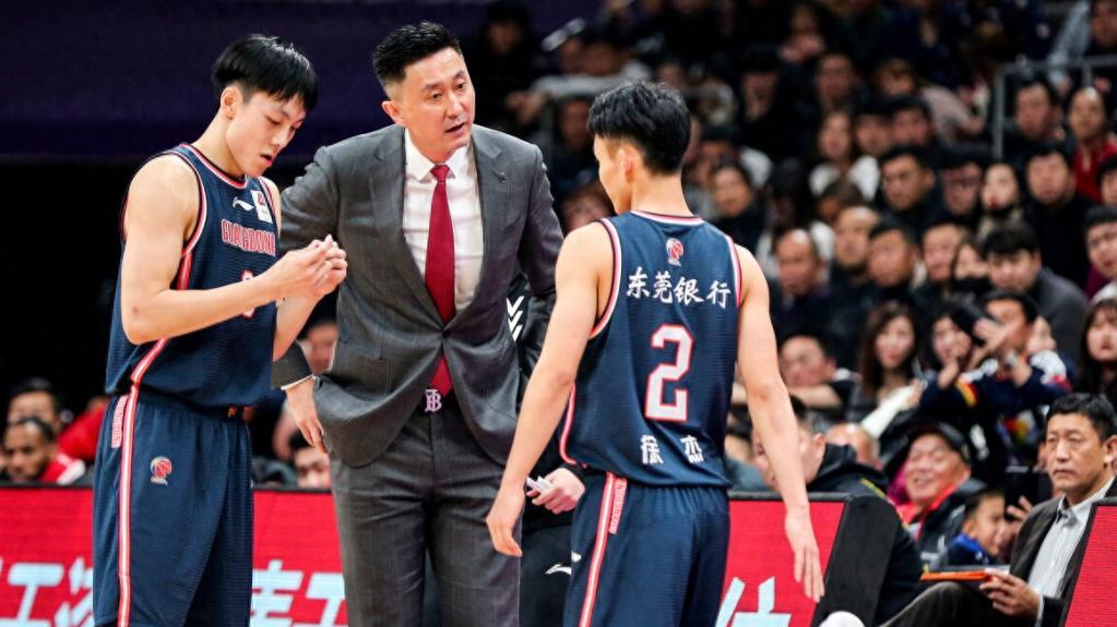 徐杰伤情牵动心，旧伤复发引关注！