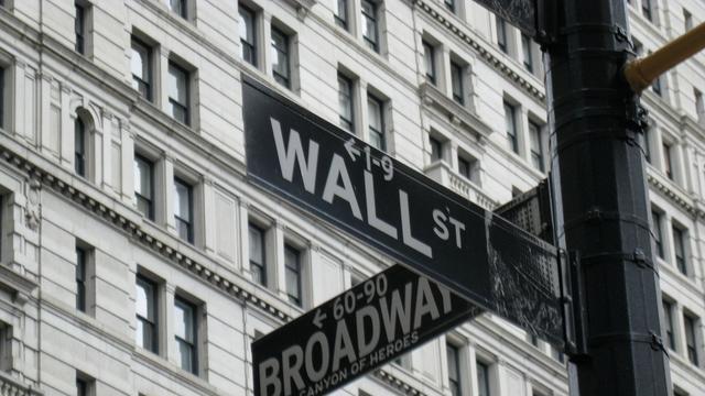 华尔街上空的权利阴影