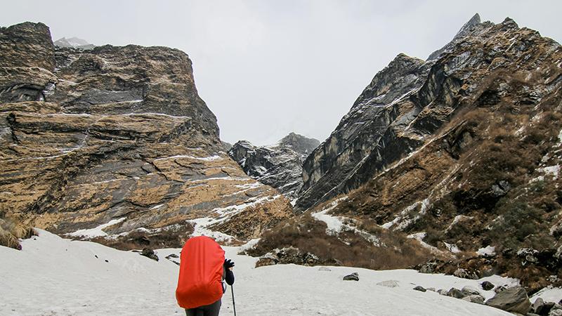 疲惫不堪的可怜人啊，其实你不需要三观太正