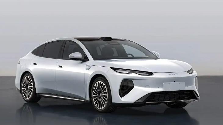 剑指30万级！比亚迪海豹08登场，800V平台+二代刀片电池