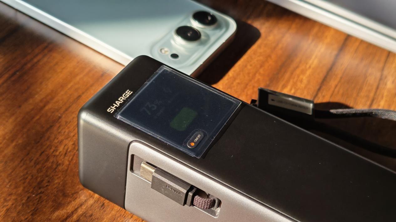 闪极170W超充站+140W点阵屏充电器，这就是最适合出差党的数码配件