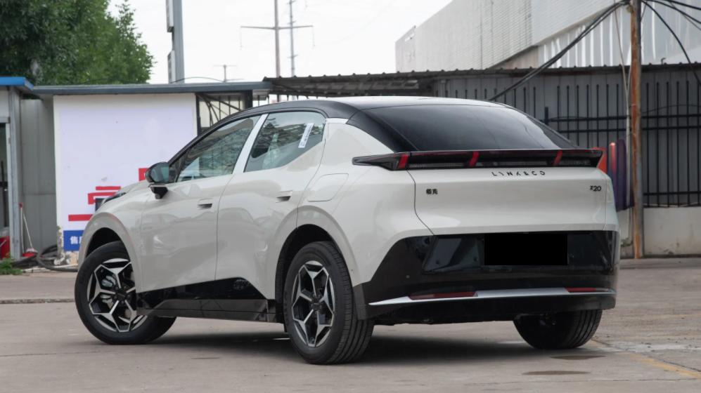 年轻化外观设计，还有丰富科技配置，领克Z20售价亲民，值得选吗？