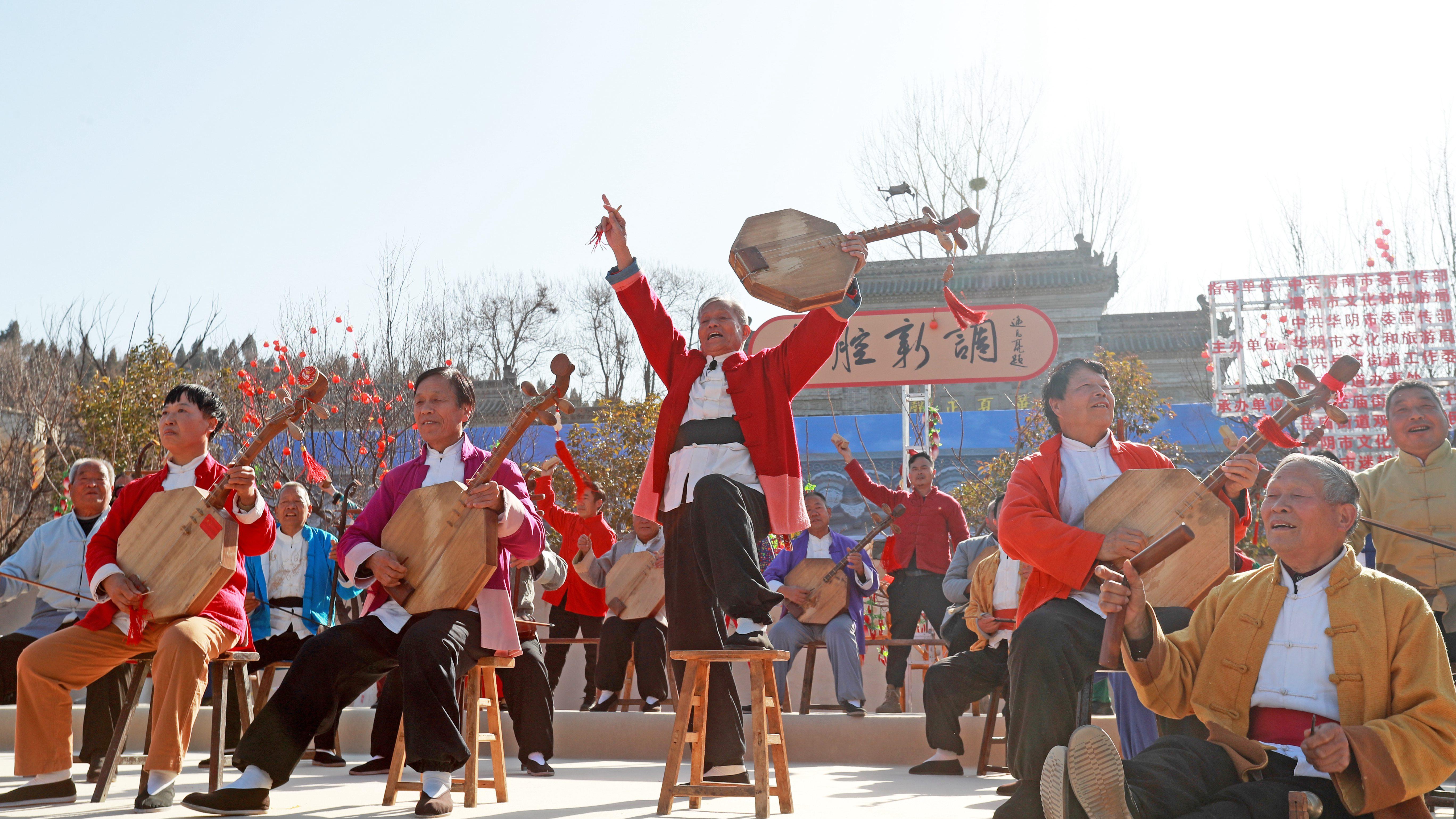 陕西华阴：“村晚”搭台  老腔新调唱响千年古村