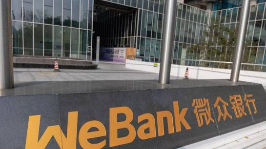 微粒贷用户贷款逾期信息被转手6次亲友被扰，警察警告骚扰依旧，起诉微众银行和6家服务商