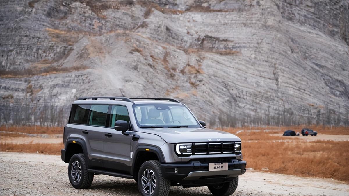 BJ40燃油，真的能当“通勤+越野”两用搭子？